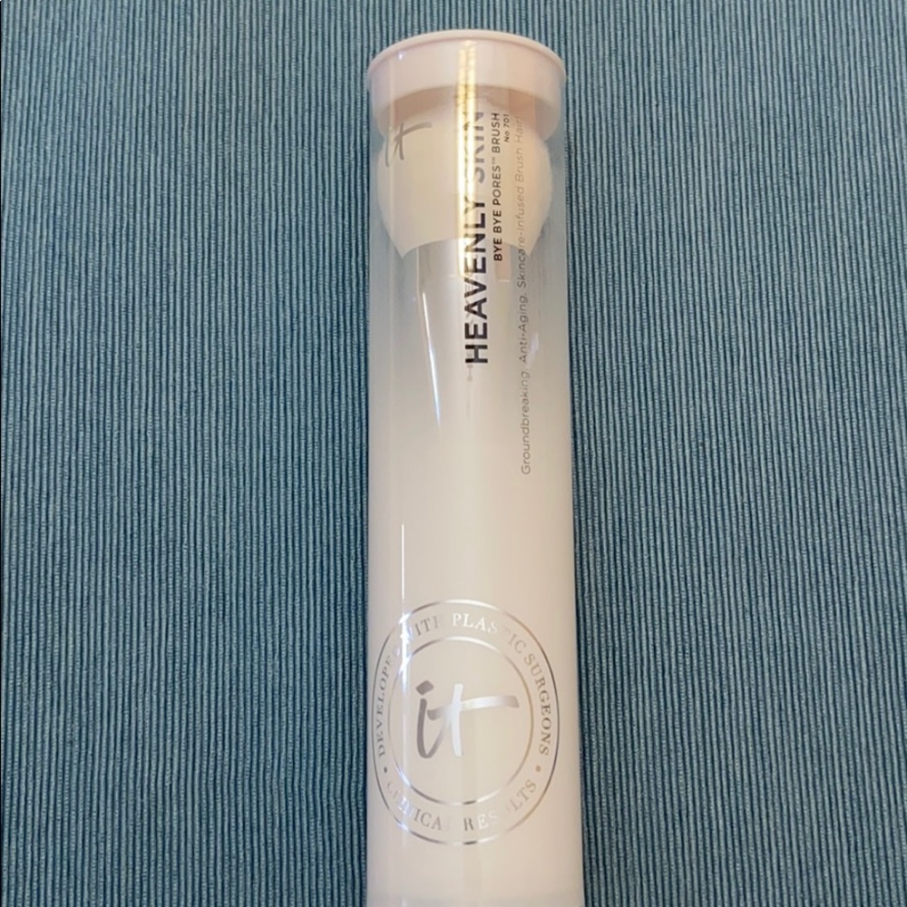 Bye Bye Pore Brush #701